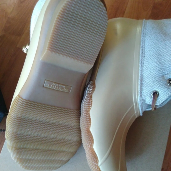 NEW SPERRY Women’s Saltwater Wool Gold/Ivor Duck Boots 8 - Picture 6 of 6